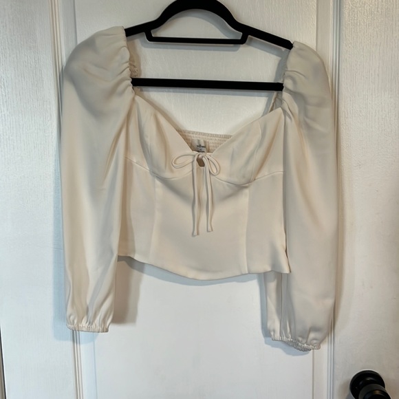 Aritzia Tops - Aritzia Wilfred Novella Blouse